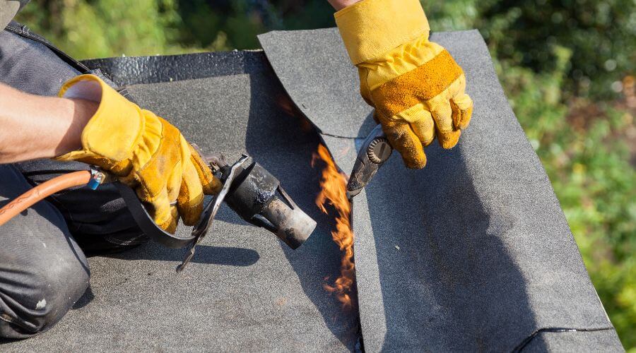Professional gutter cleaning in Murdock, IL
